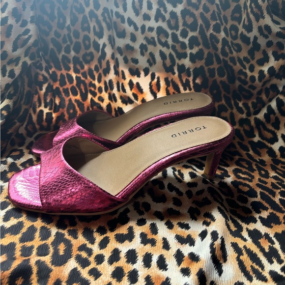 Metallic pink snake skin heels - Picture 4 of 4